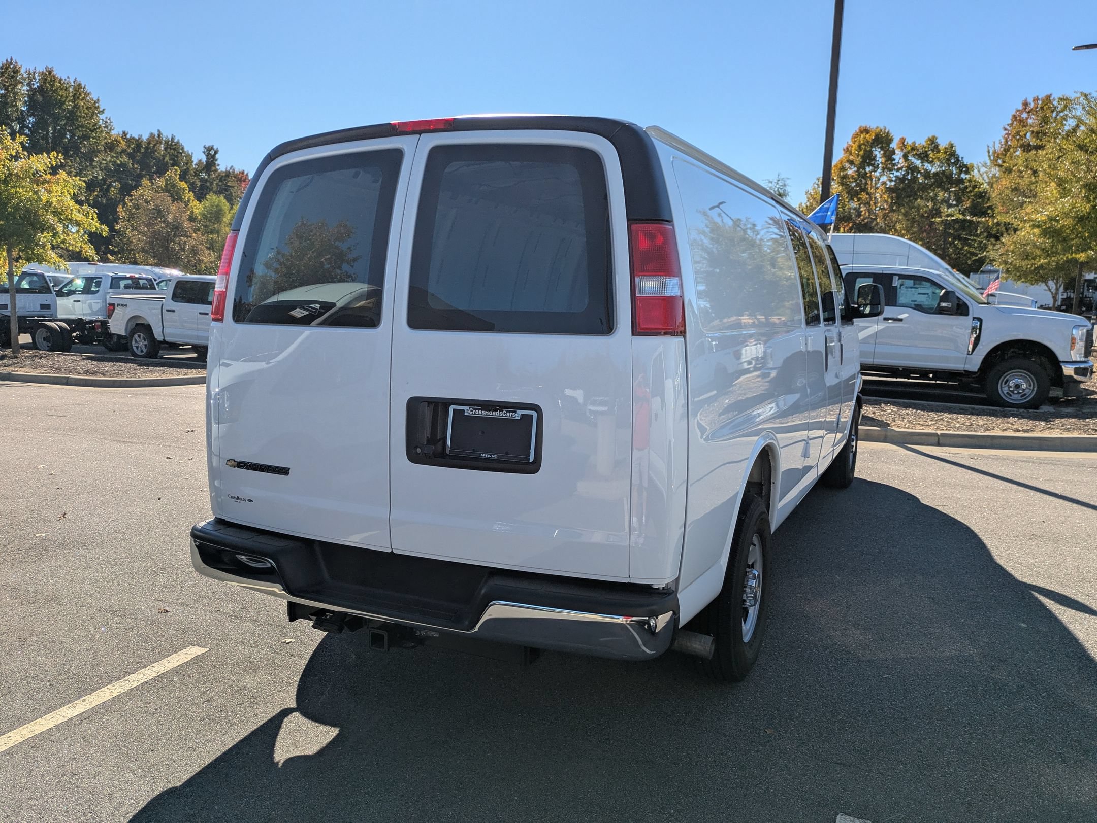 Used 2025 Chevrolet Express 3500 Extended w/ Driver Convenience Package RWD image 4