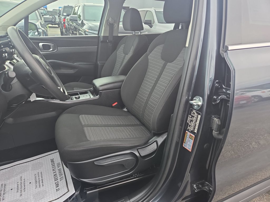 Used 2023 Kia Sorento LX AWD/4WD image 6
