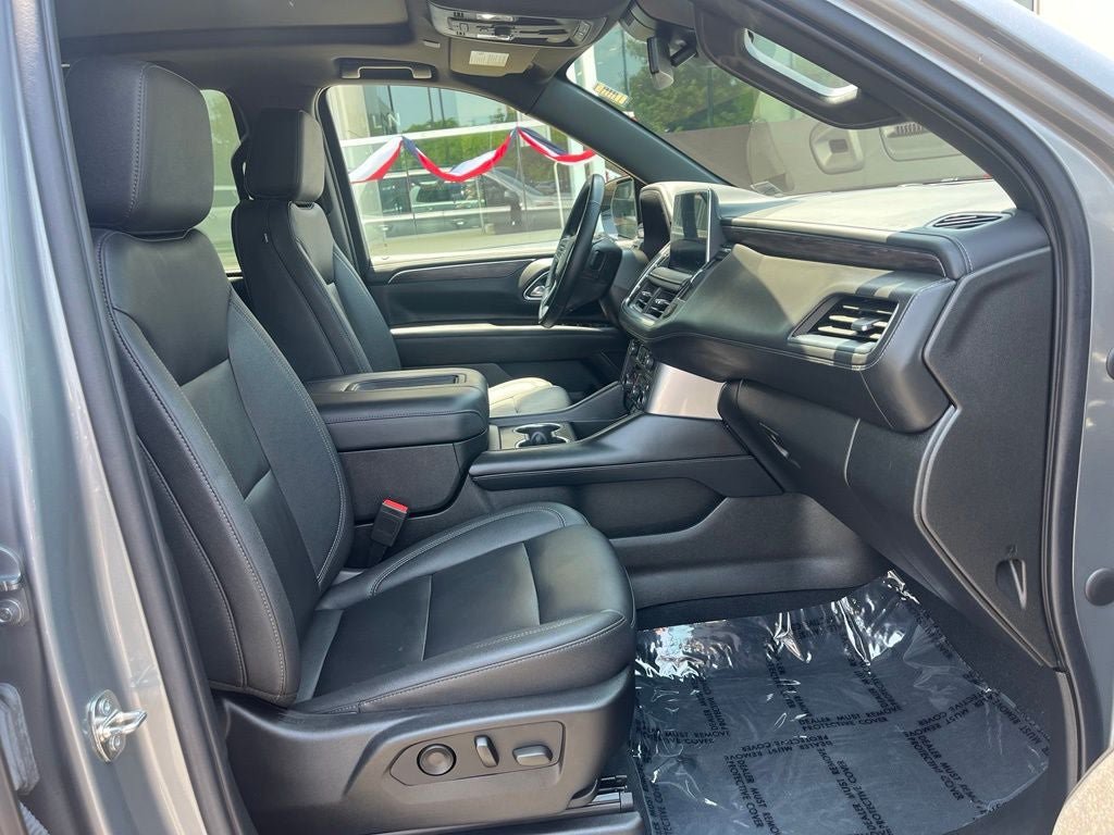 Used 2023 Chevrolet Tahoe Z71 w/ Luxury Package AWD/4WD image 21