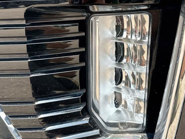 Used 2023 GMC Yukon SLT AWD/4WD image 11