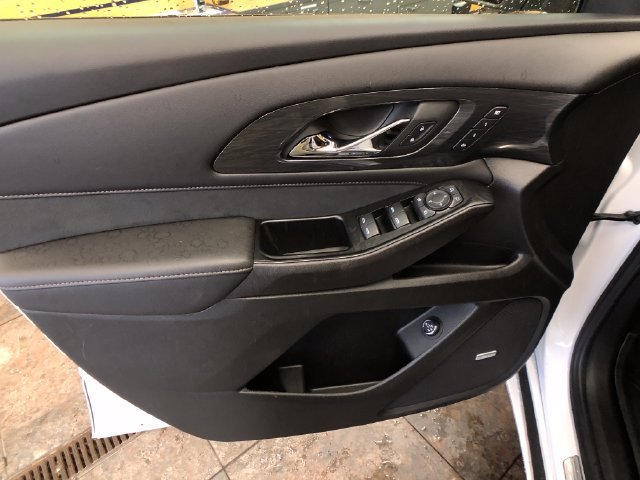 Used 2023 Chevrolet Traverse High Country AWD/4WD image 12
