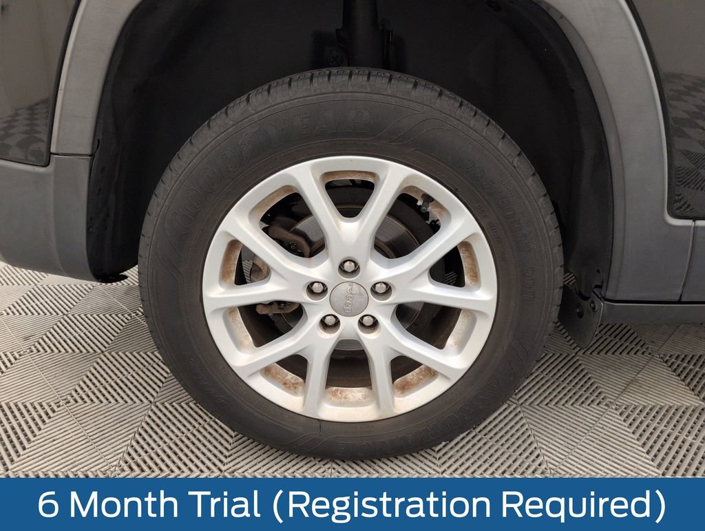 Used 2017 Jeep Cherokee Latitude w/ Safety/Convenience Group FWD image 19