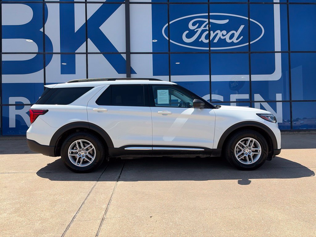 Certified 2025 Ford Explorer Active RWD image 8