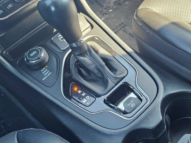 Used 2022 Jeep Cherokee Limited AWD/4WD image 32