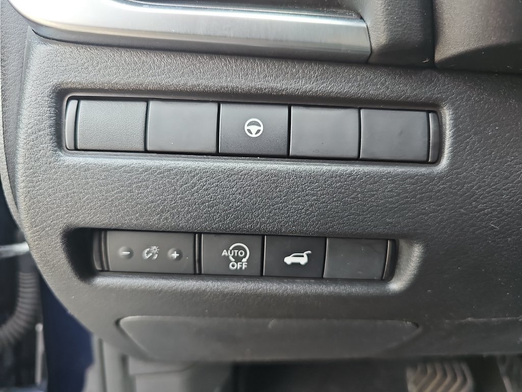 Used 2024 Nissan Rogue SV FWD image 24