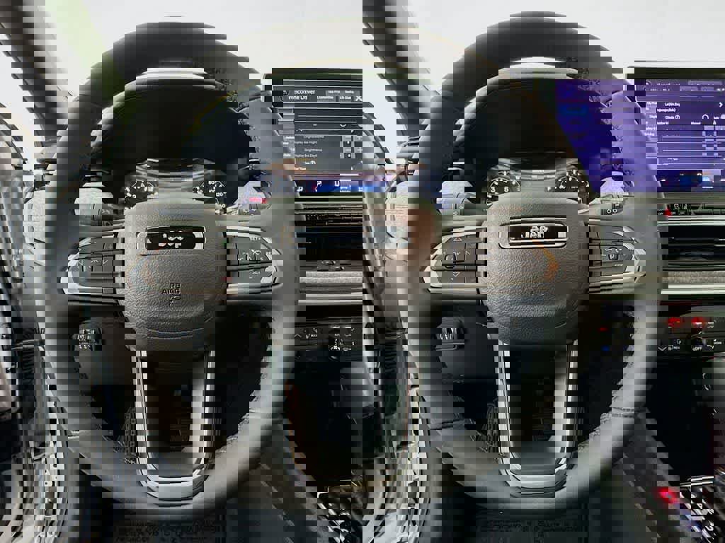 Used 2024 Jeep Compass Latitude image 16