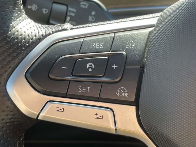 Used 2025 Volkswagen Tiguan SEL R-Line AWD/4WD image 22