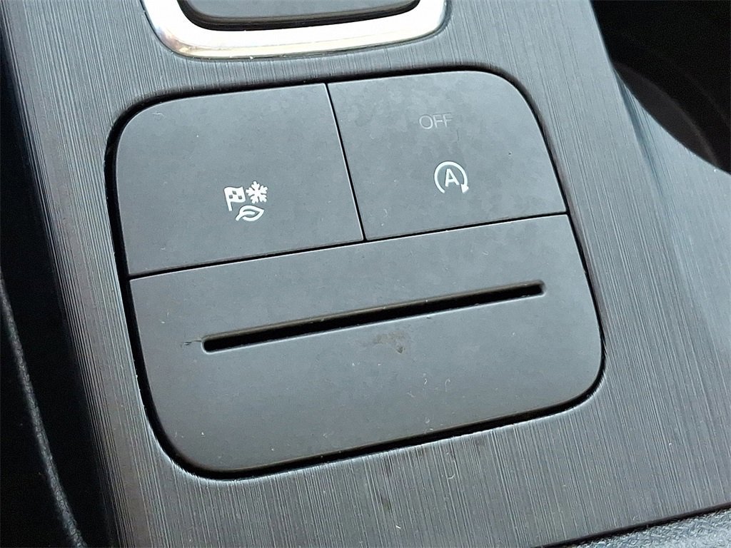 Certified 2022 Ford Escape SE w/ SE Sport Appearance Package image 25