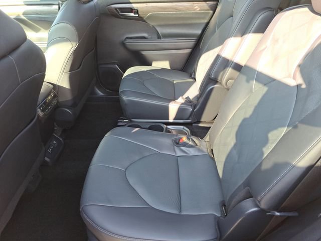 Used 2024 Toyota Highlander Platinum AWD/4WD image 28