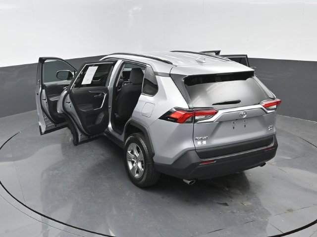 Used 2025 Toyota RAV4 XLE AWD/4WD image 25