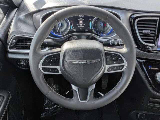Used 2025 Chrysler Pacifica Select FWD image 21