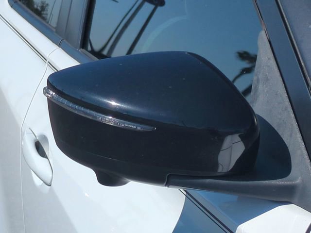 Used 2021 Nissan Kicks SR w/ SR Premium Package image 12