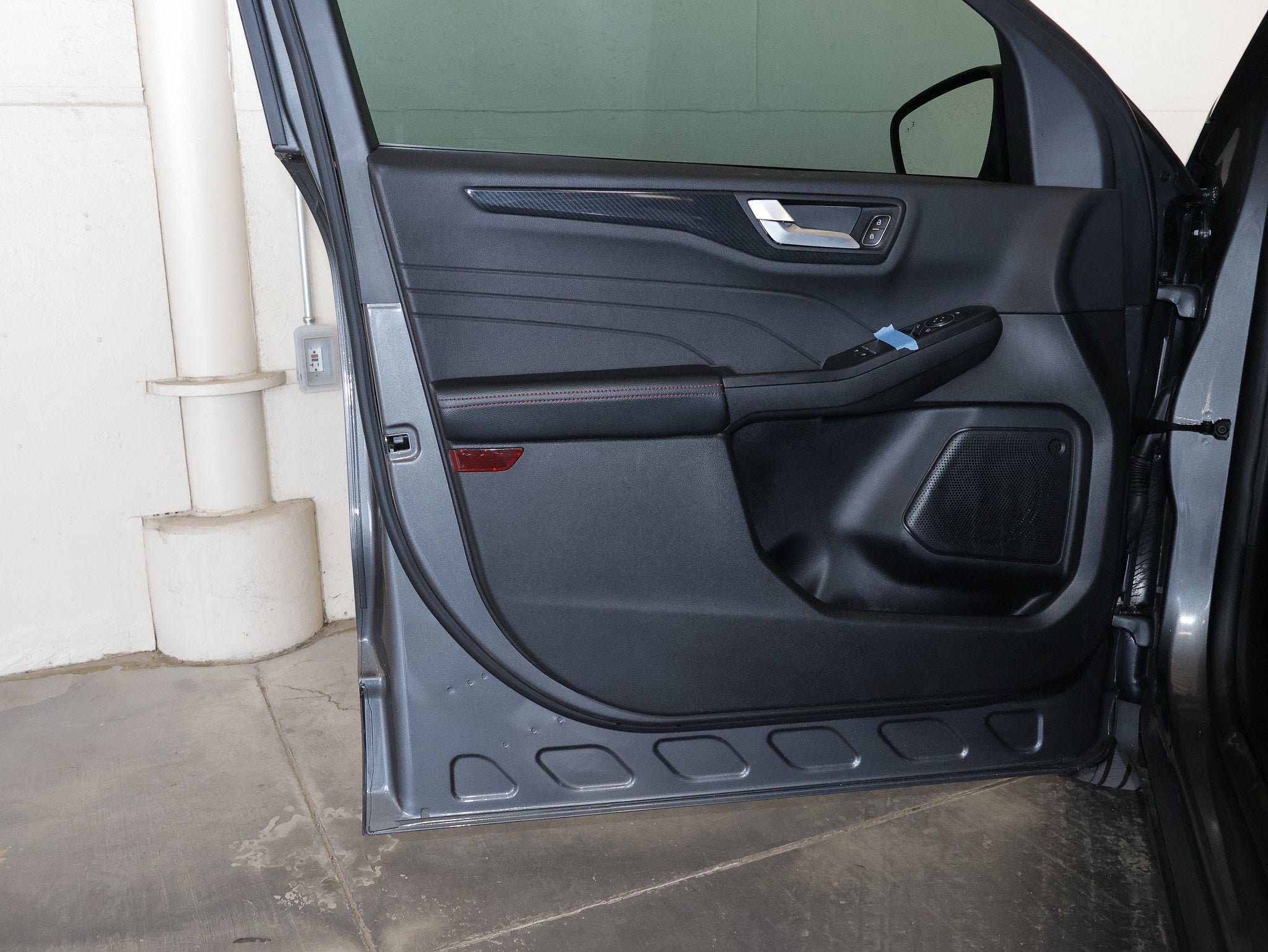 Certified 2025 Ford Escape ST-Line FWD image 33