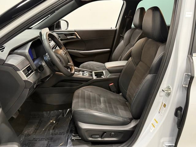 Used 2023 Mitsubishi Outlander SE Black Edition image 12