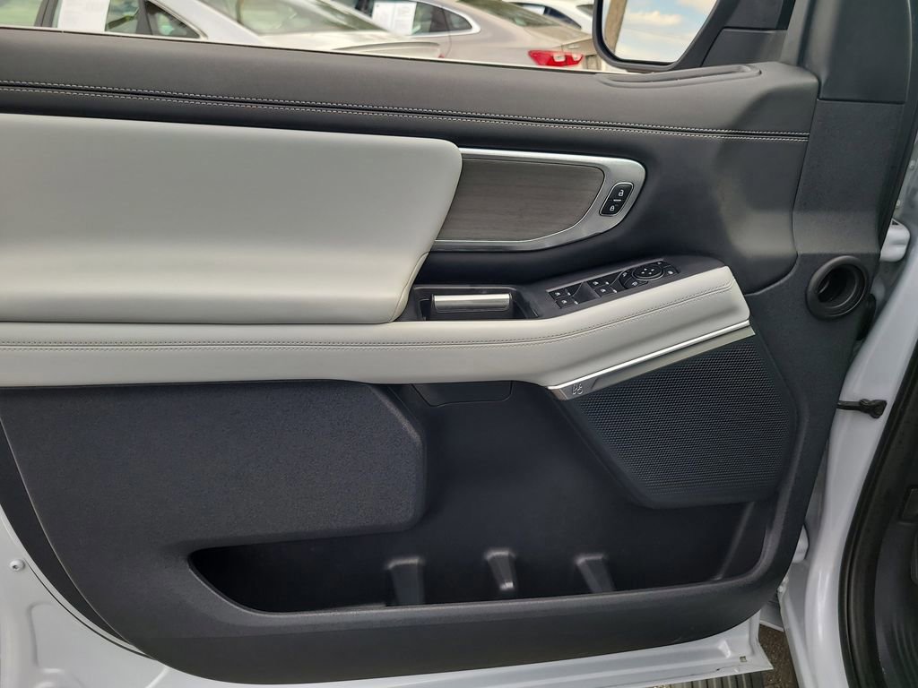 Certified 2025 Ford Expedition Platinum image 17