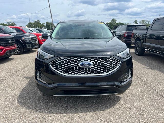Certified 2024 Ford Edge SEL w/ Convenience Package AWD/4WD image 2