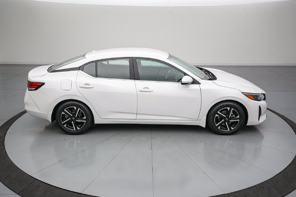 Used 2024 Nissan Sentra SV FWD image 3