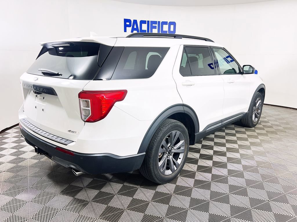 Certified 2023 Ford Explorer XLT w/ Equipment Group 202A AWD/4WD image 3