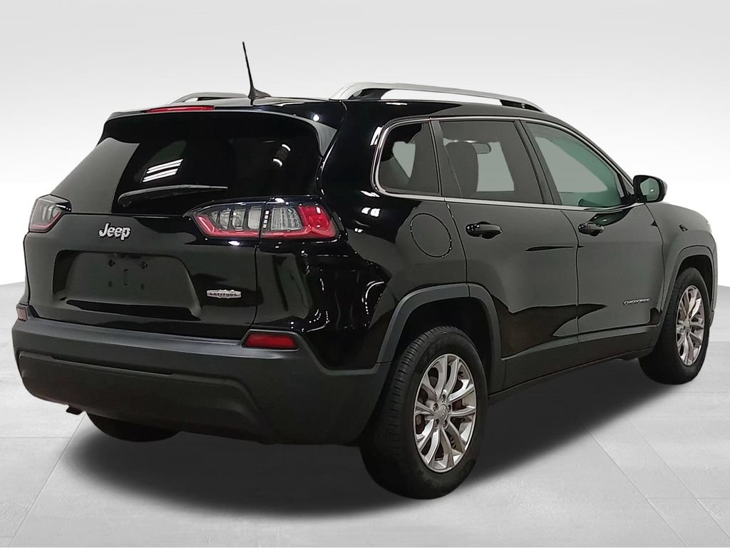 Used 2019 Jeep Cherokee Latitude w/ Cold Weather Group FWD image 3