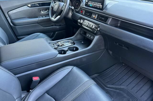 Used 2025 Honda Pilot EX-L image 16