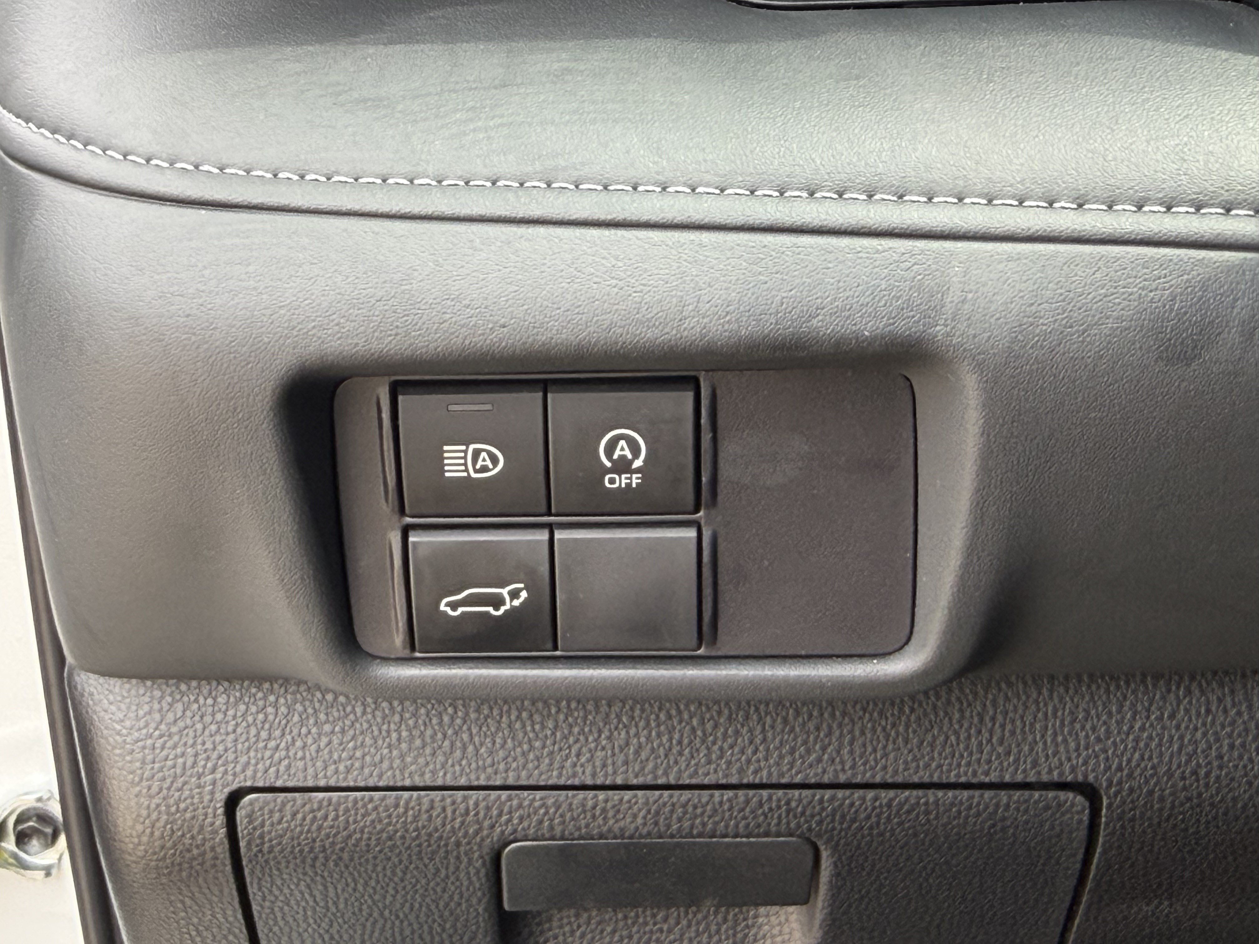 Used 2025 Toyota Highlander LE FWD image 24