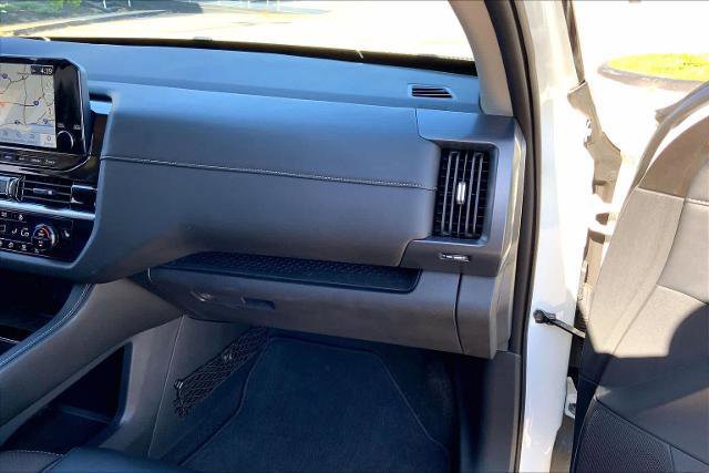 Used 2023 Nissan Pathfinder SL w/ Lighting Package (N92) image 18
