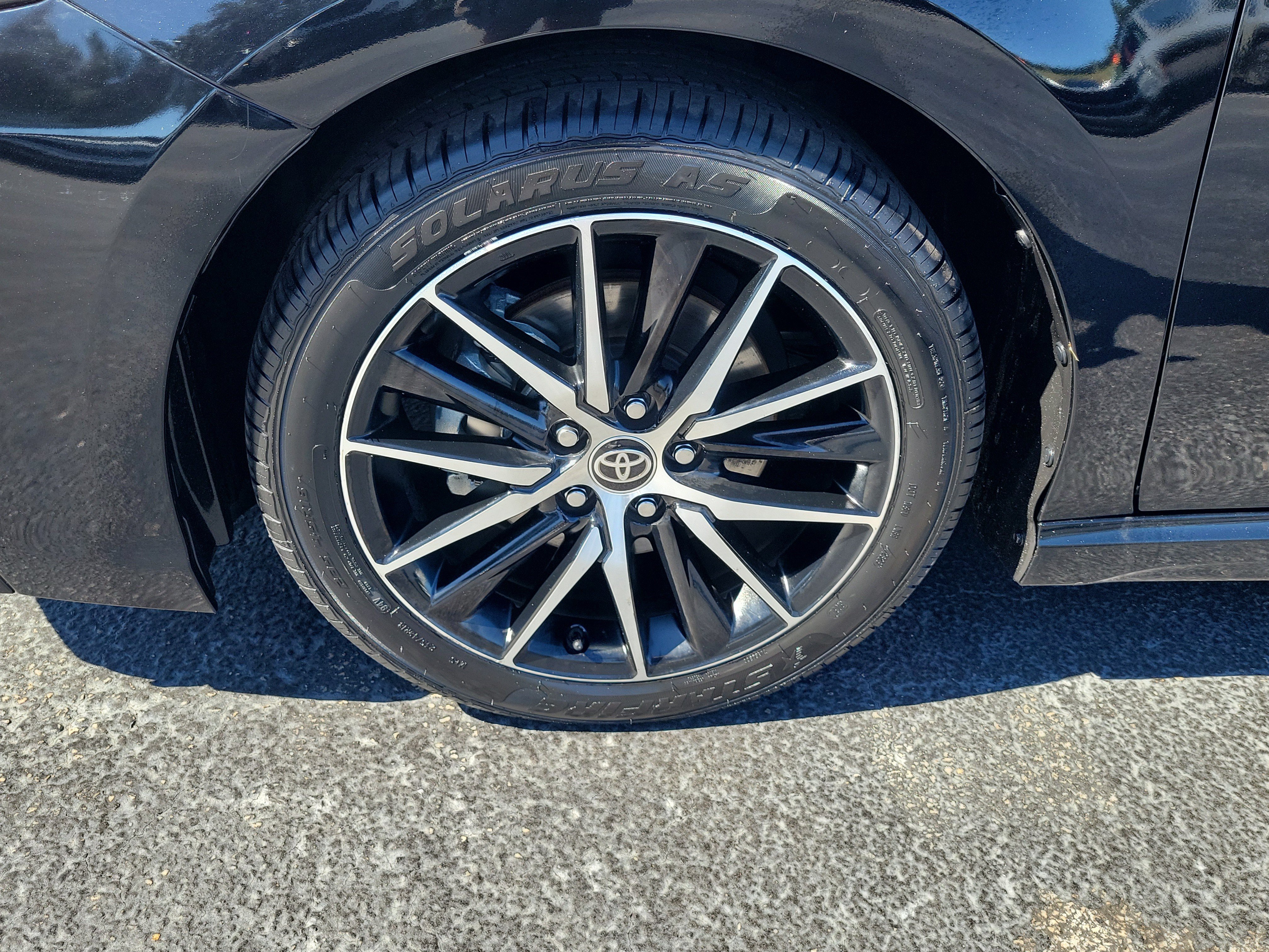 Used 2023 Toyota Camry SE FWD image 5