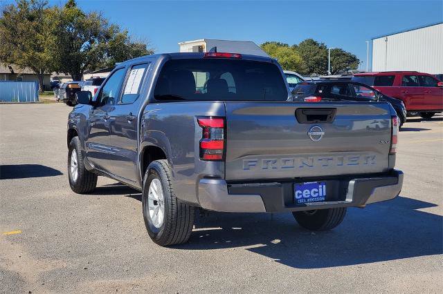Used 2024 Nissan Frontier SV image 2