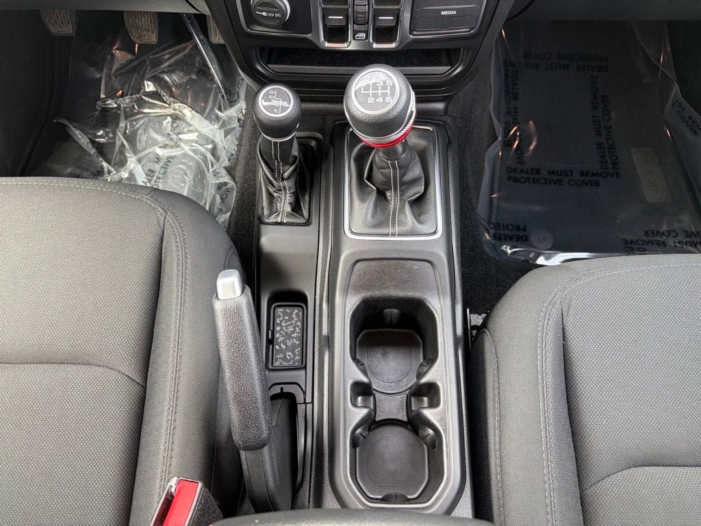 Used 2022 Jeep Gladiator Overland w/ Cold Weather Group AWD/4WD image 29