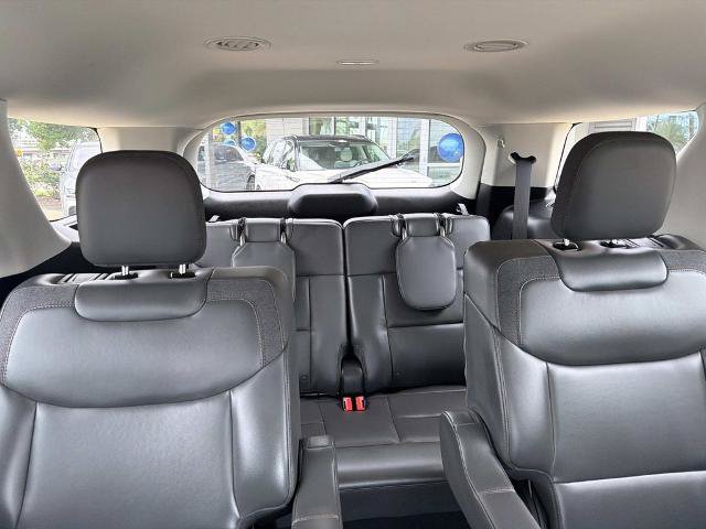 Certified 2025 Ford Explorer Active w/ Active Comfort Package AWD/4WD image 12