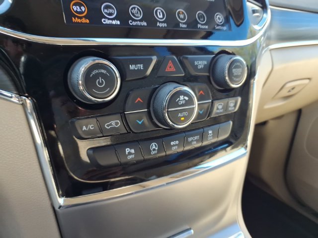 Used 2020 Jeep Grand Cherokee Limited AWD/4WD image 20