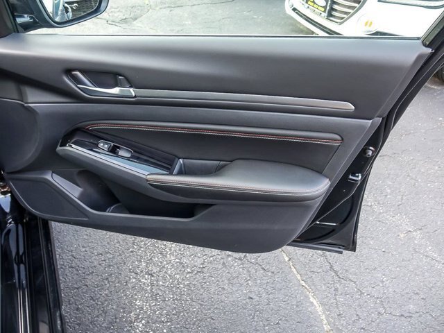 Used 2023 Nissan Altima 2.5 SR AWD/4WD image 31