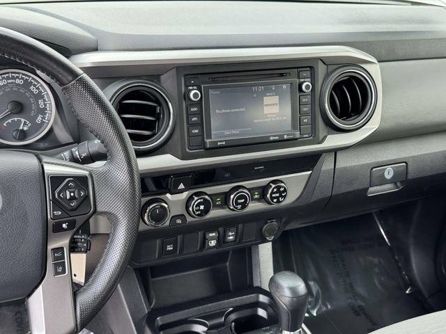 Used 2018 Toyota Tacoma SR5 w/ Four Season Floor Mat Package AWD/4WD image 20