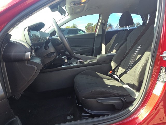 Used 2023 Hyundai Elantra SEL w/ Convenience Package FWD image 17