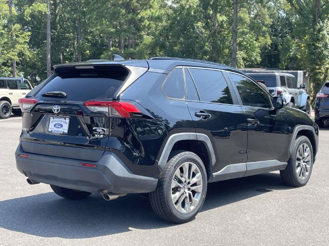 Used 2019 Toyota RAV4 XLE Premium FWD image 31