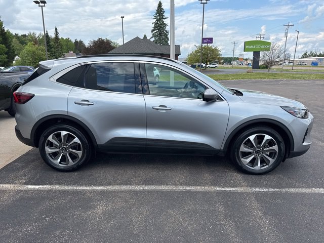 Certified 2023 Ford Escape Platinum w/ Class II Trailer Tow Package AWD/4WD image 10
