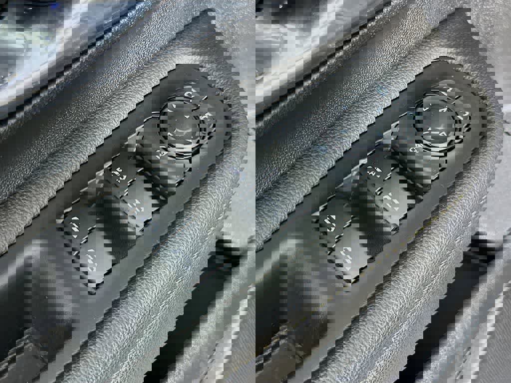 Used 2021 GMC Terrain SLE w/ Driver Convenience Package image 28