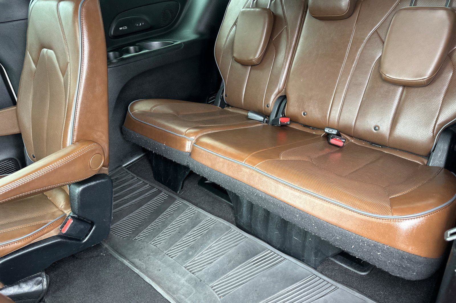 Used 2017 Chrysler Pacifica Limited image 19