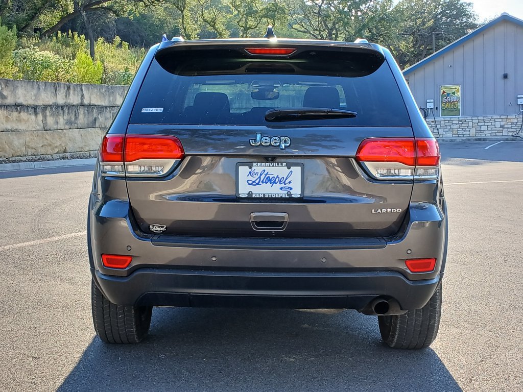 Used 2019 Jeep Grand Cherokee Laredo w/ 18" Wheel & 8.4" Radio Group RWD image 4