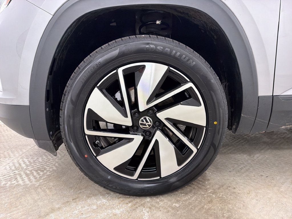 Used 2025 Volkswagen Atlas SE FWD image 12