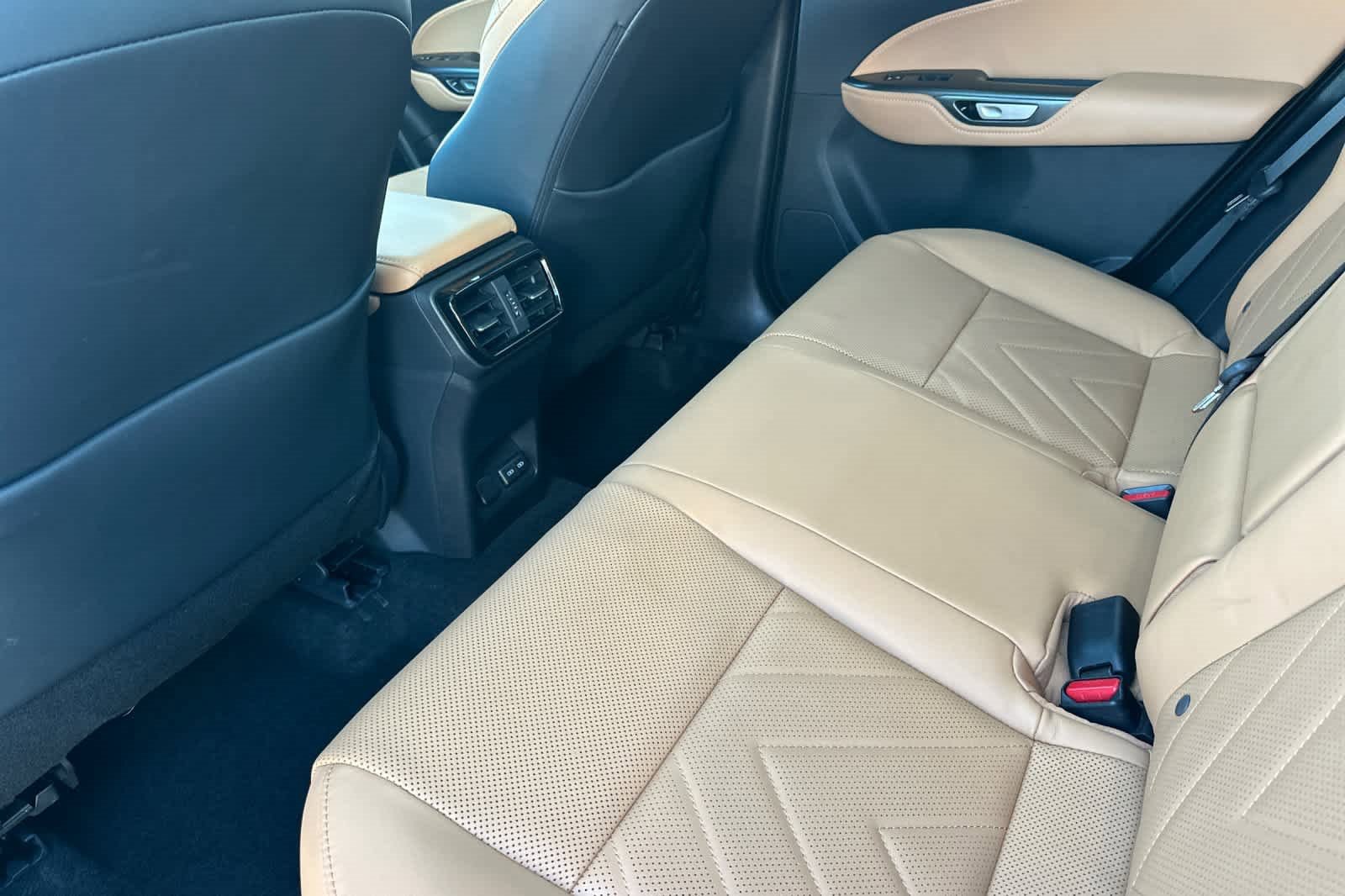 Used 2025 Lexus NX 300h AWD w/ Luxury Package image 4