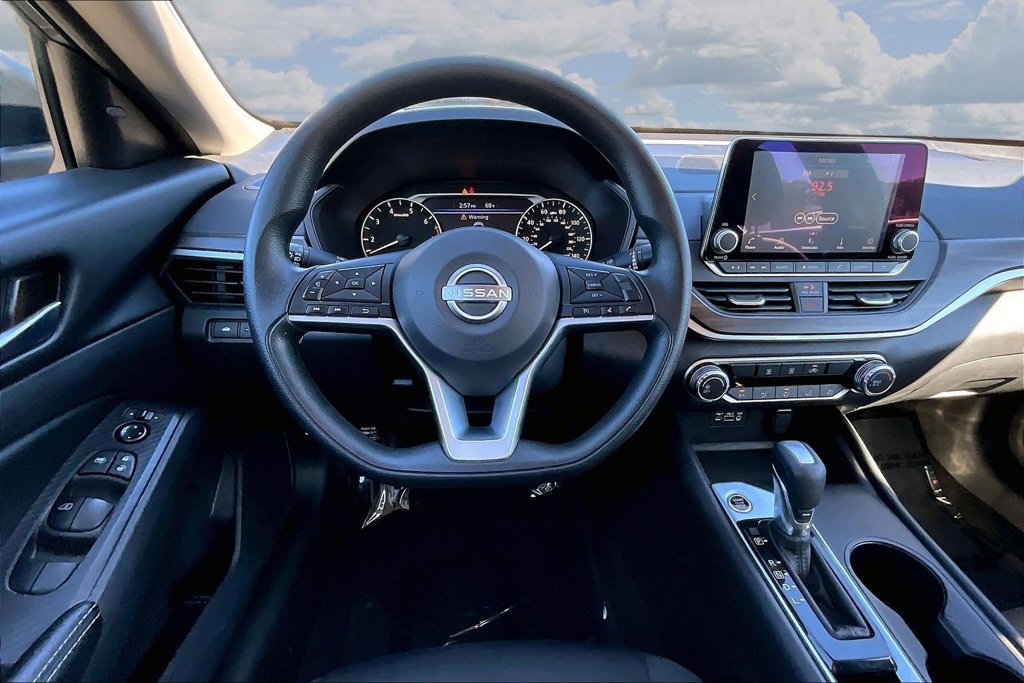 Used 2025 Nissan Altima 2.5 SV FWD image 10