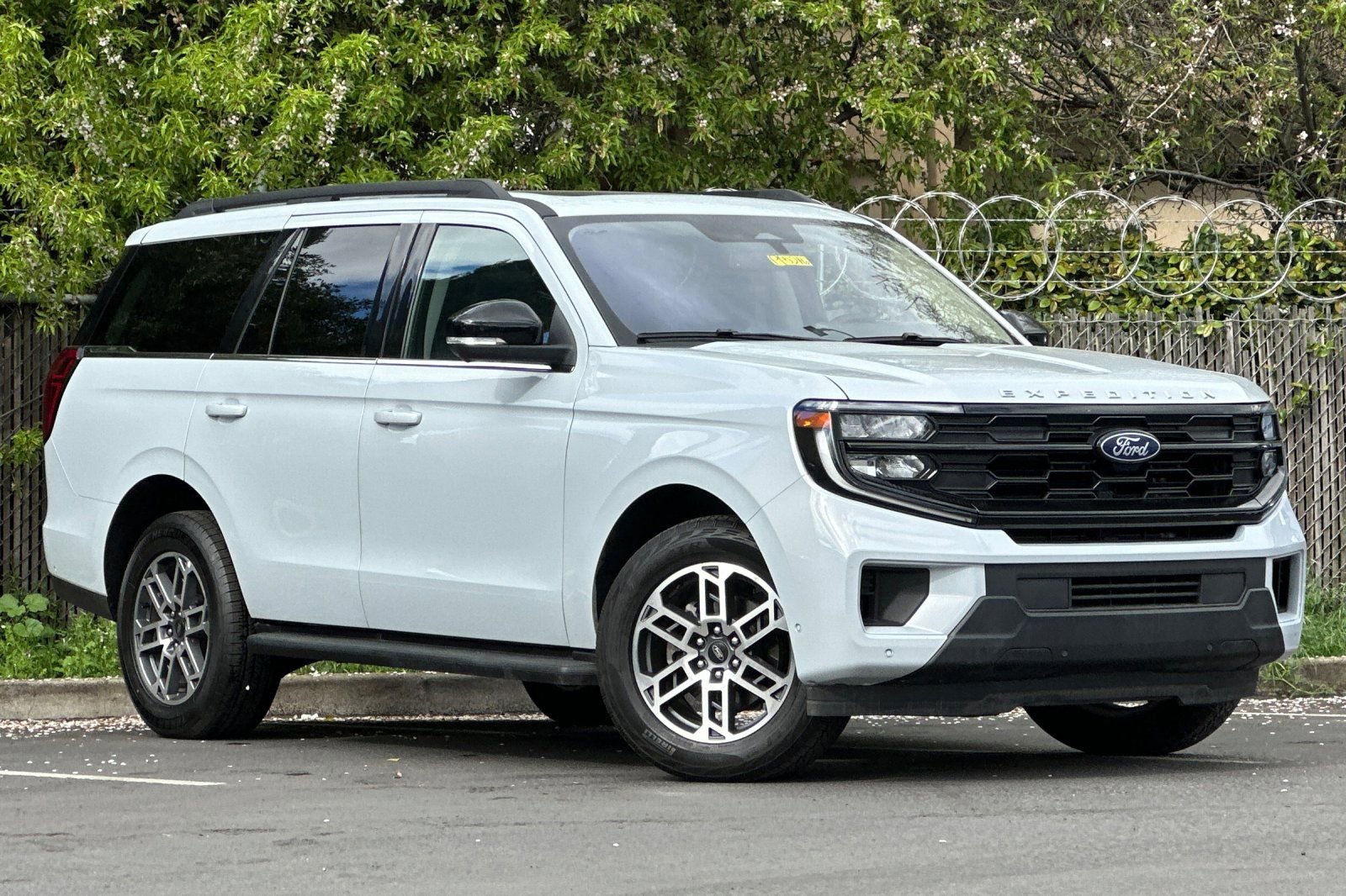 Certified 2025 Ford Expedition Active image 2