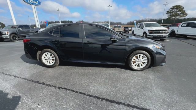 Used 2025 Toyota Camry LE image 8