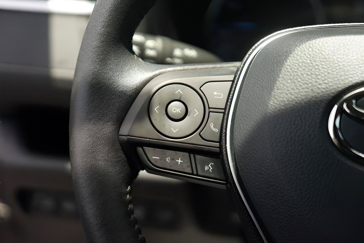 Used 2021 Toyota RAV4 XLE Premium AWD/4WD image 23