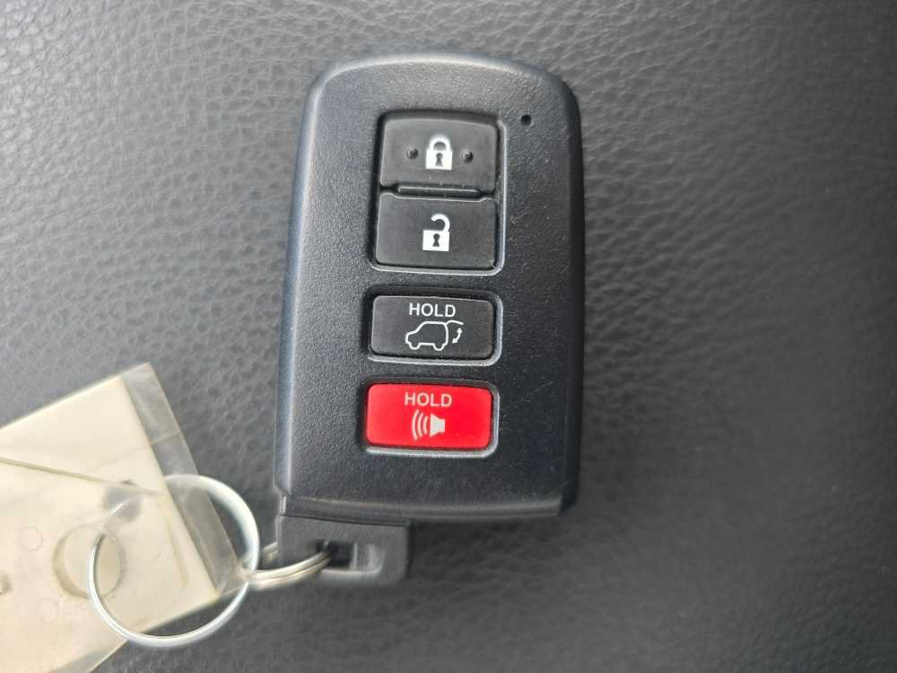 Used 2019 Toyota Highlander XLE AWD/4WD image 22
