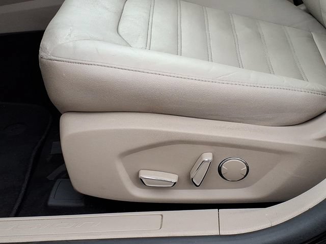 Certified 2017 Ford Fusion SE w/ Fusion SE Technology Package FWD image 18