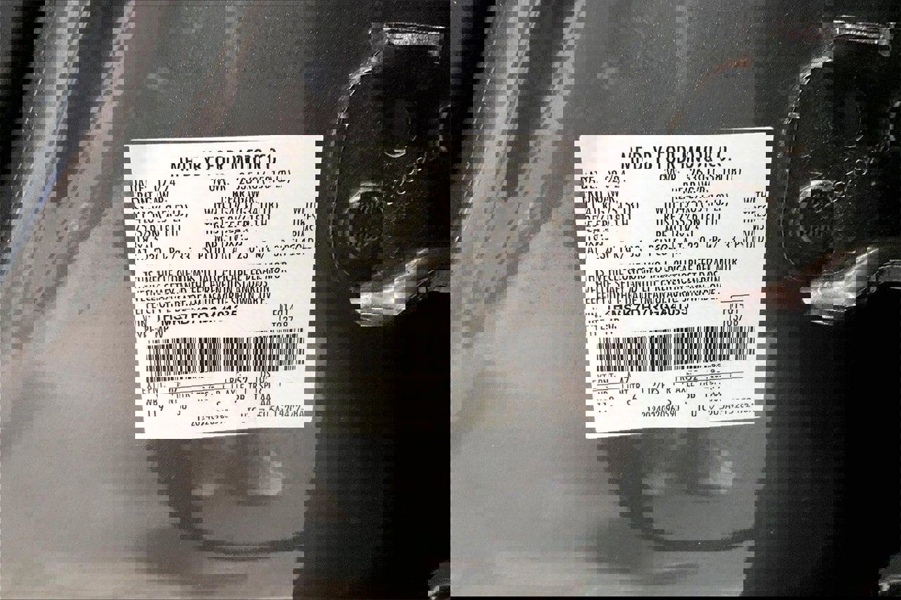 Certified 2024 Ford Explorer XLT w/ Equipment Group 202A image 33