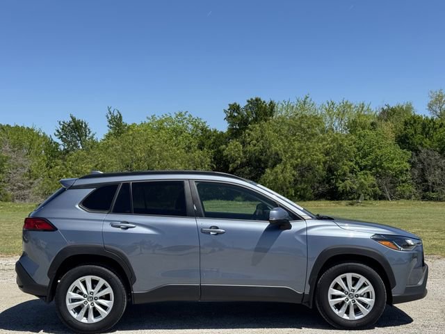 Used 2023 Toyota Corolla Cross LE image 3