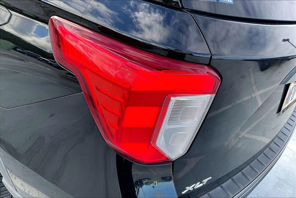 Certified 2021 Ford Explorer XLT w/ Equipment Group 202A RWD image 33